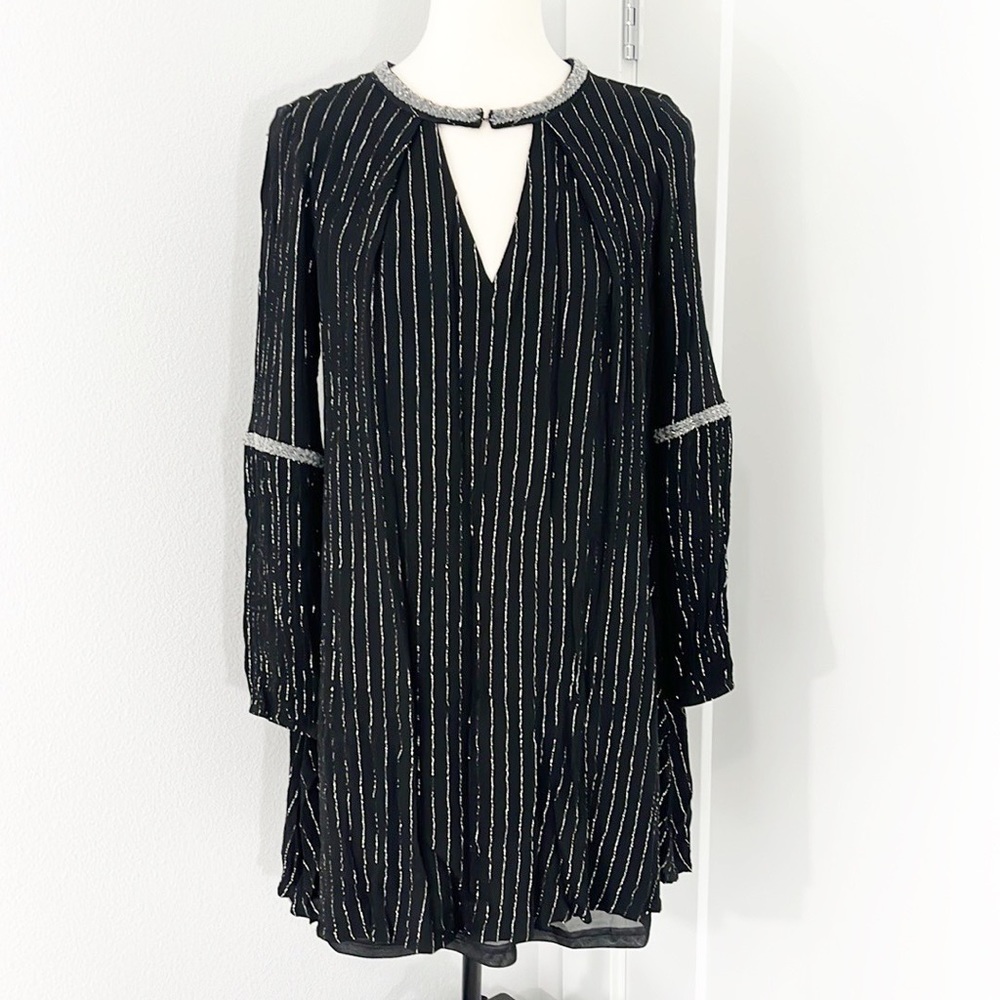 Chelsea & Violet Small Black, Silver Beaded Keyhole Neckline Long Sleeve Dress
